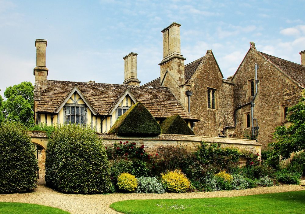 Oceanic Manor, built in 1938 and a hotel since 2011